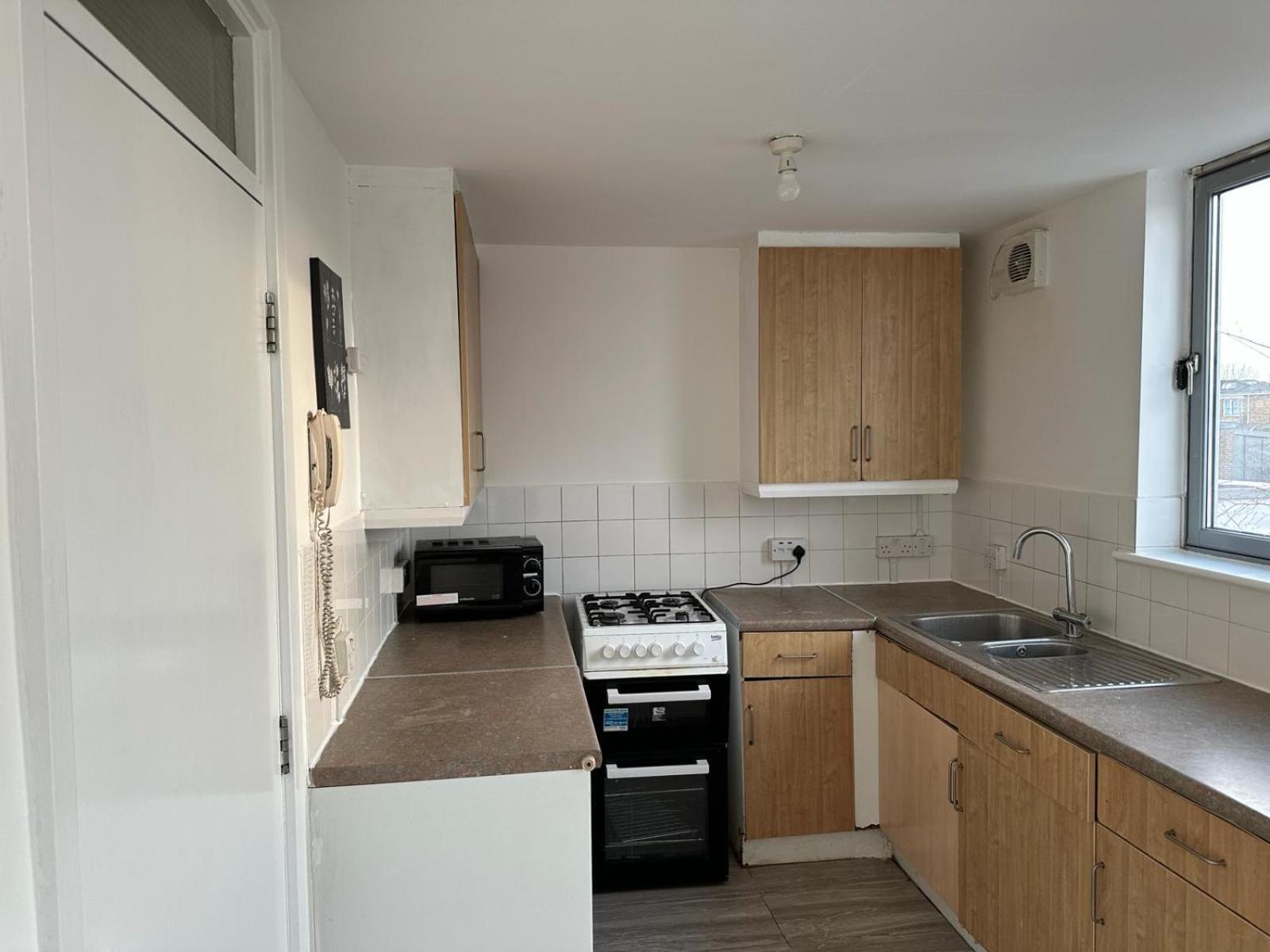 Newbury3 Appartement Londen Buitenkant foto
